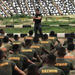 coach david memberi pengarahan pelatihan kapap krav maga untuk brimob polri